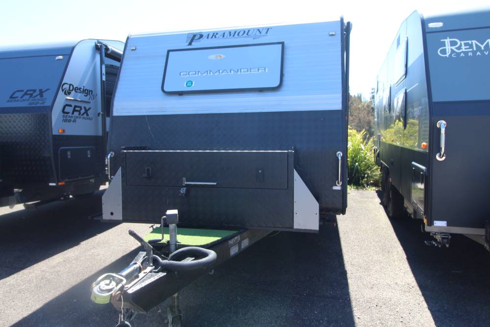 2016 Paramount 20' Commander Off Road Couples